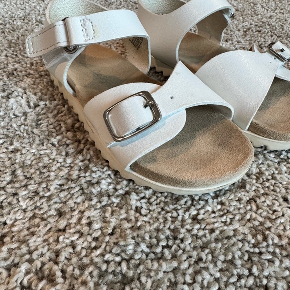 Kids White Sandals Shaelyn from Cat & Jack White strappy dress sandals size 6 - Picture 3 of 9